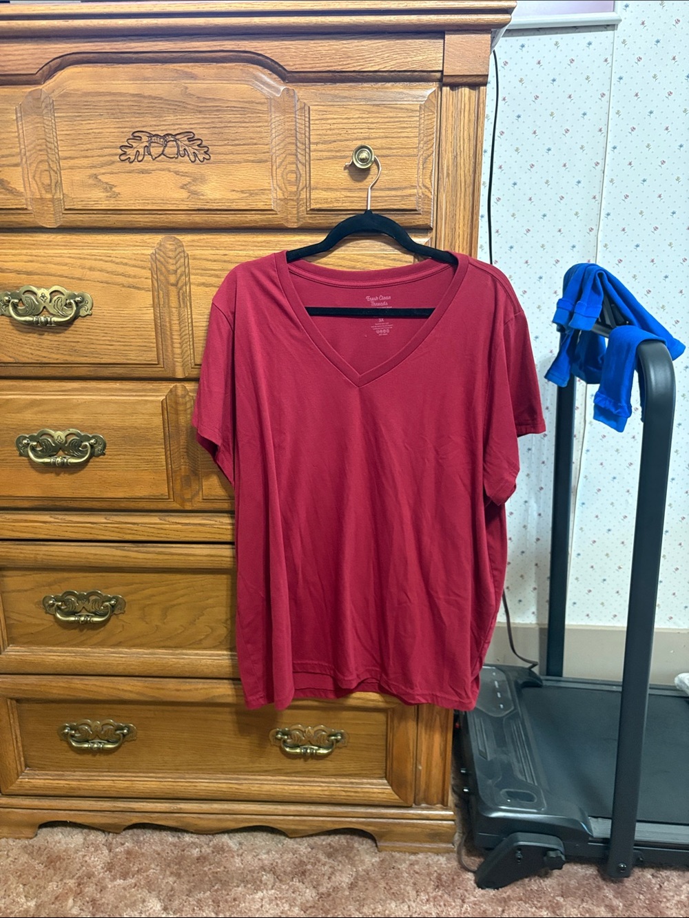 Women's V-Neck Short Sleeve Tee - Red